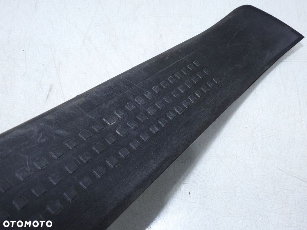 LISTWA NAKŁADKA PROGU LEWY TYŁ AUDI A4 B6 - 6