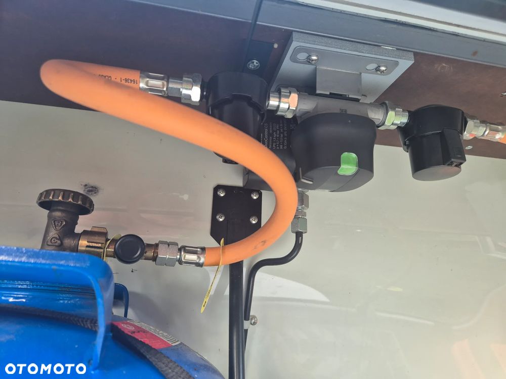 Hobby 560 KMFe Excellent Edition instalacja off-grid 230V Duo-Control - 21