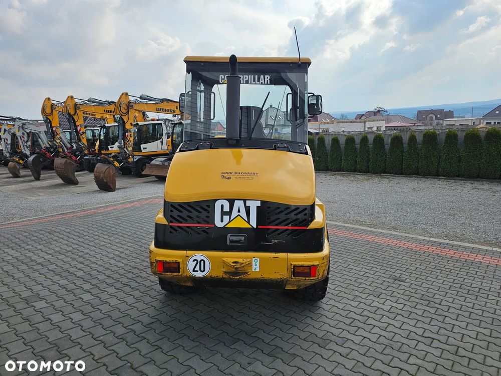 Caterpillar 906 - 4