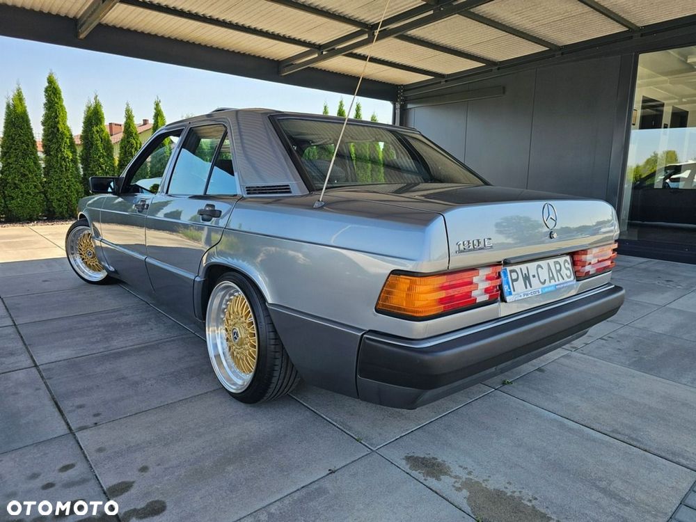 Mercedes-Benz W201 (190) - 4