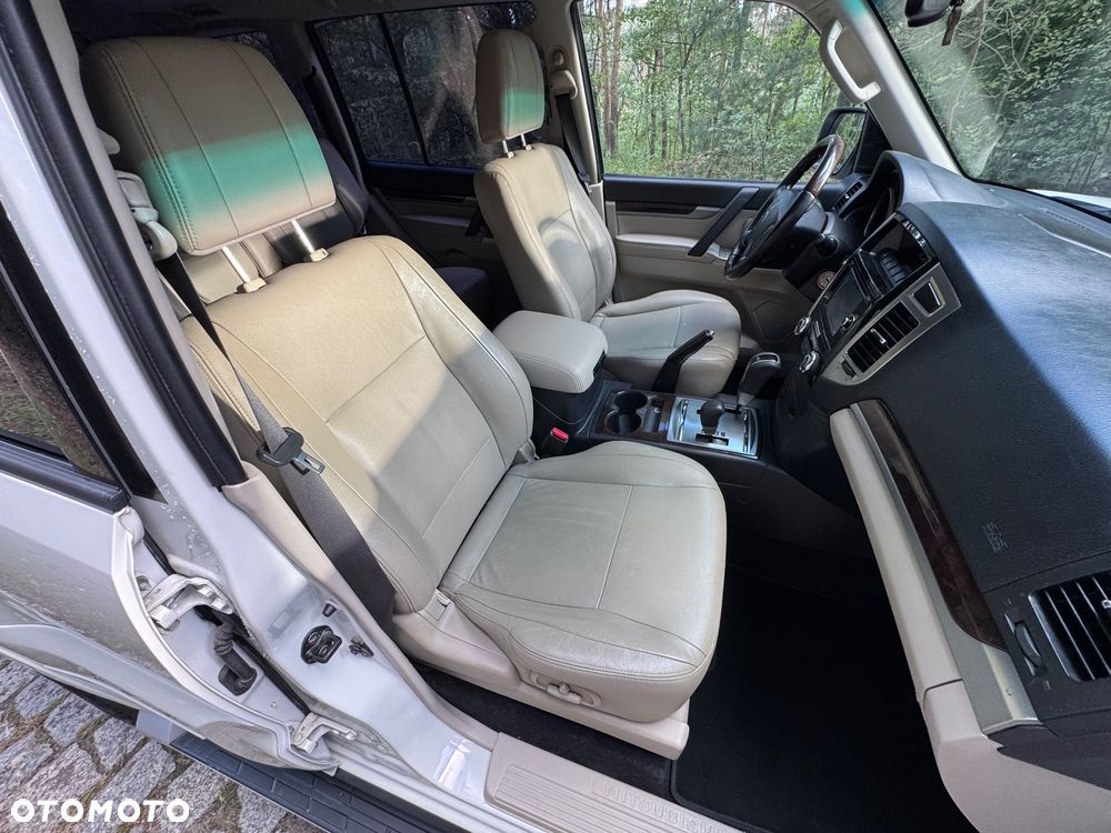 Mitsubishi Pajero - 15
