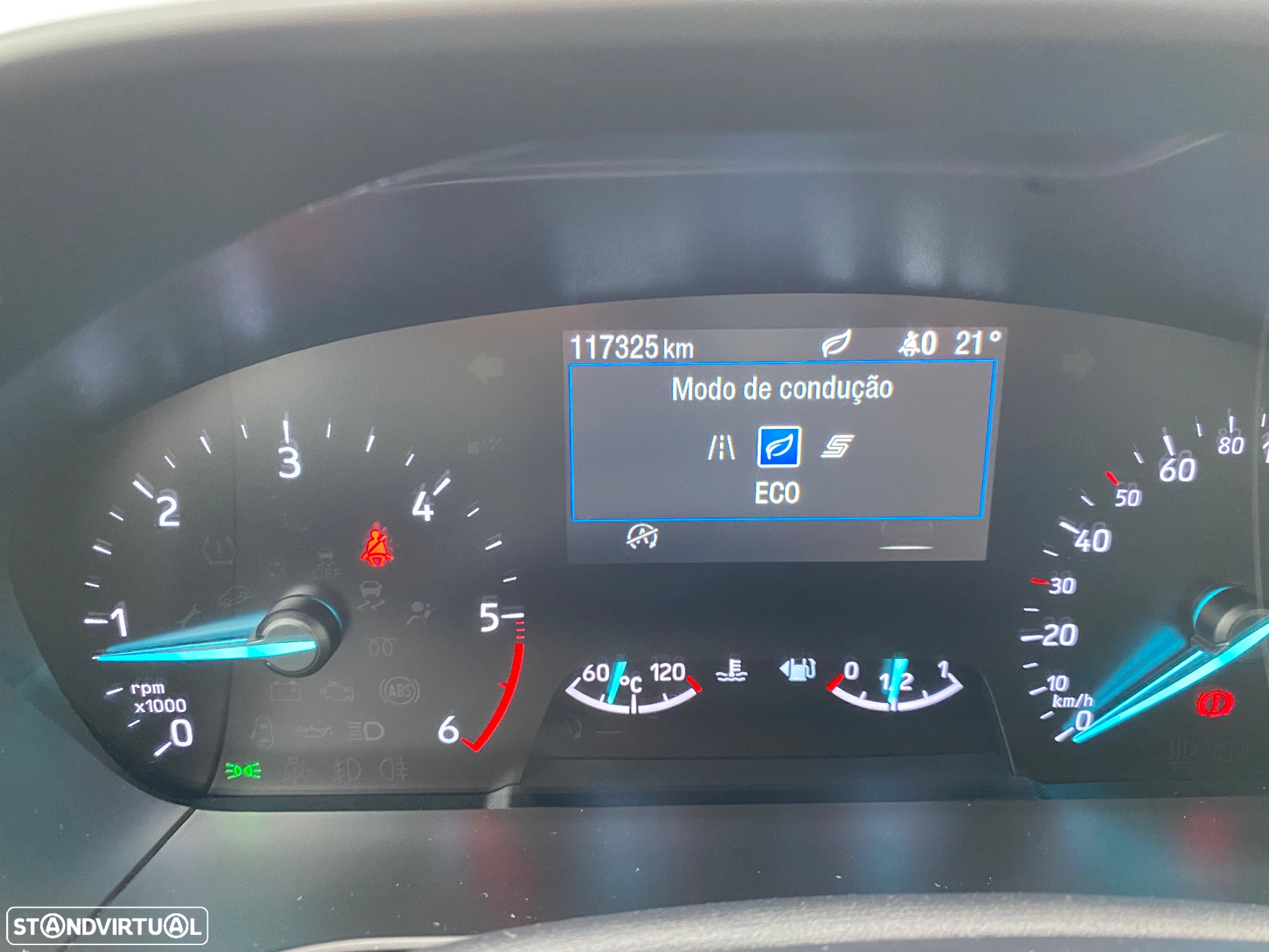 Ford Focus SW 1.5 EcoBlue S&S TITANIUM DESIGN - 36
