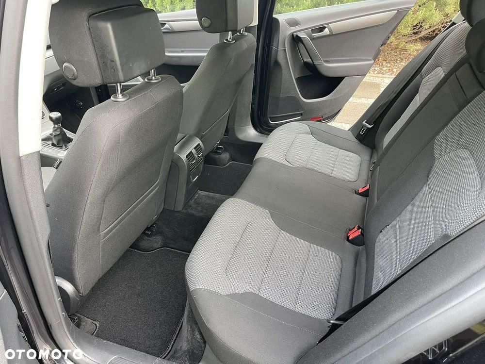 Volkswagen Passat - 21