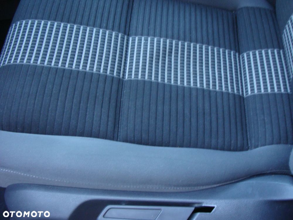 Volkswagen Golf 1.9 TDI DPF United - 9