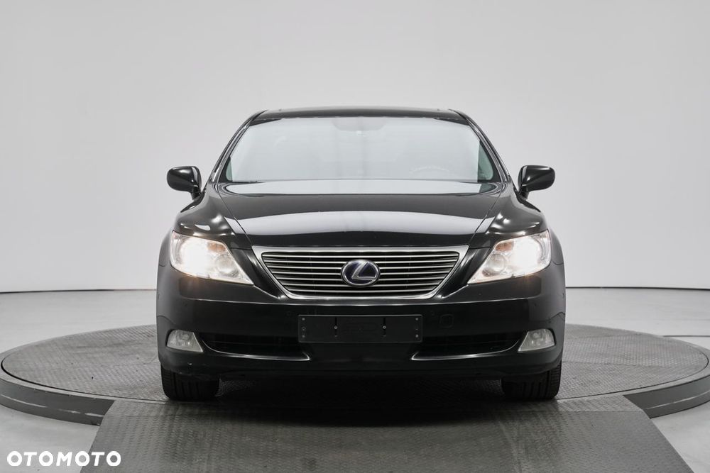 Lexus LS - 3