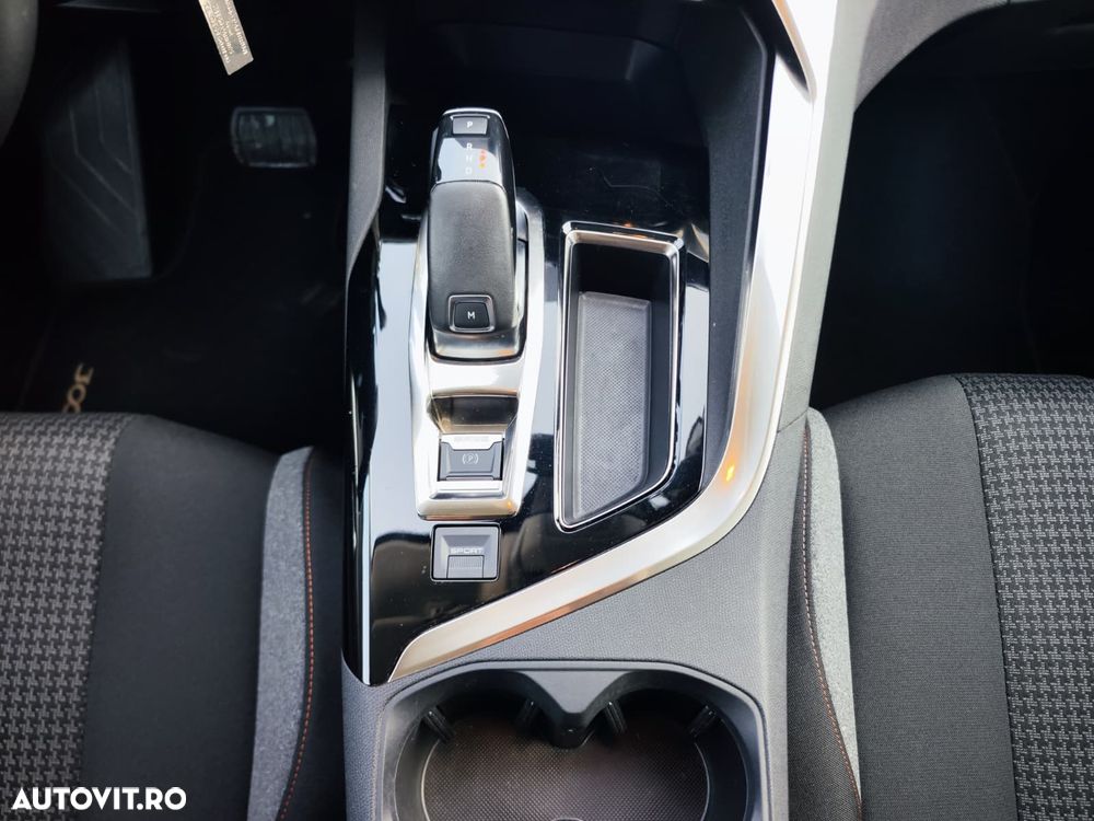 Peugeot 3008 1.2 PureTech Turbo S&S EAT8 Active - 19