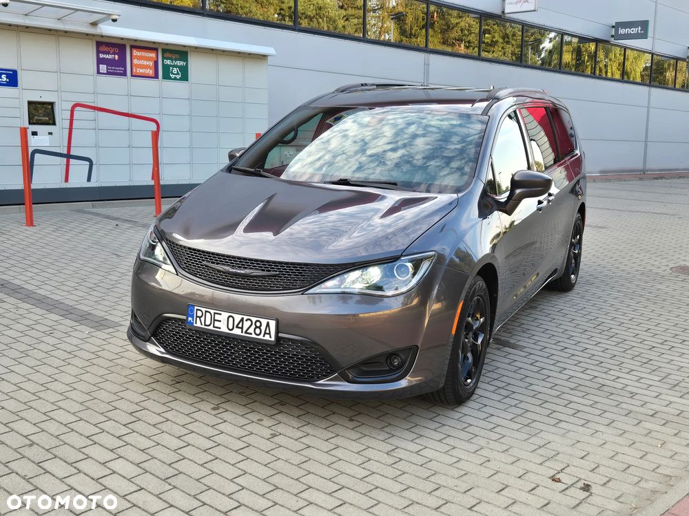 Chrysler Pacifica - 1