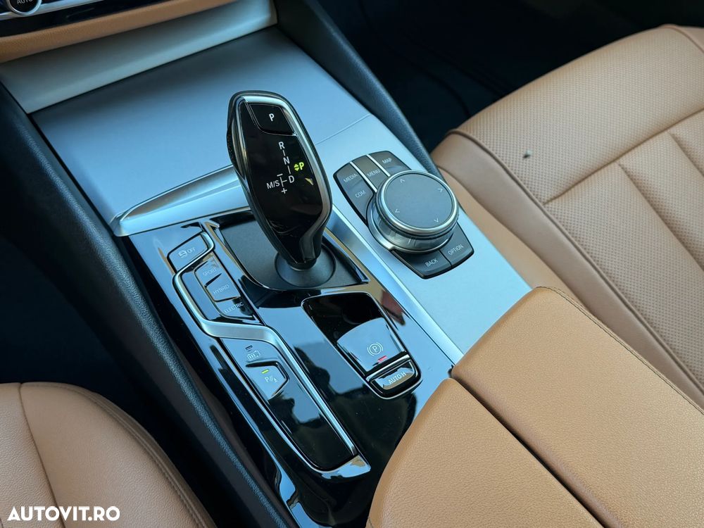 BMW Seria 5 530e Aut. - 24