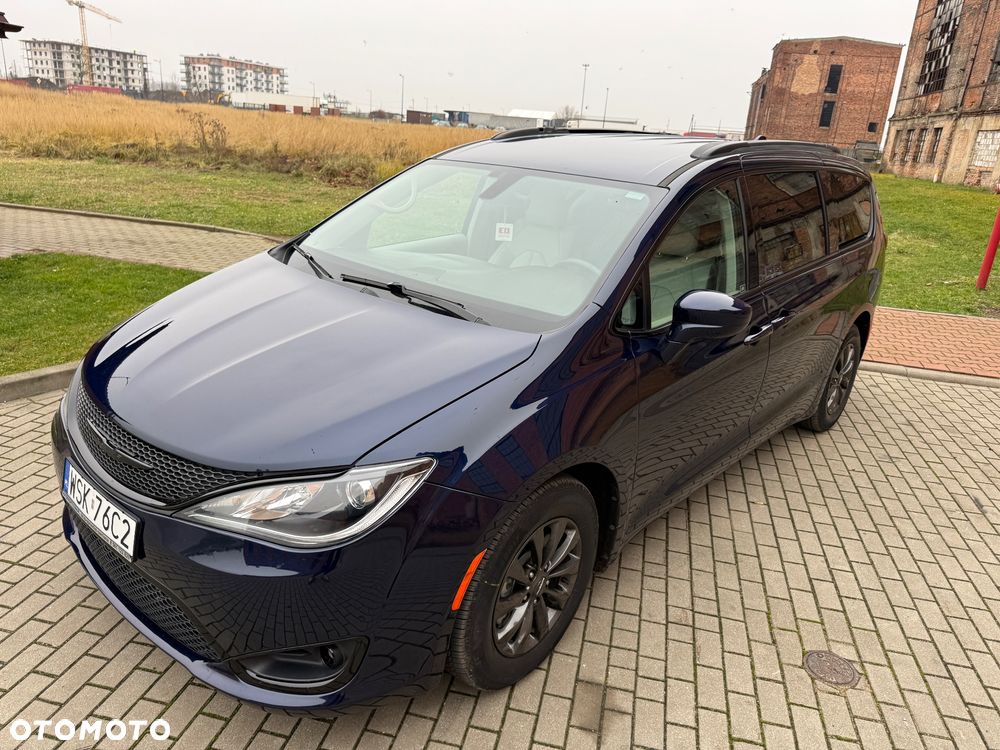 Chrysler Pacifica - 14