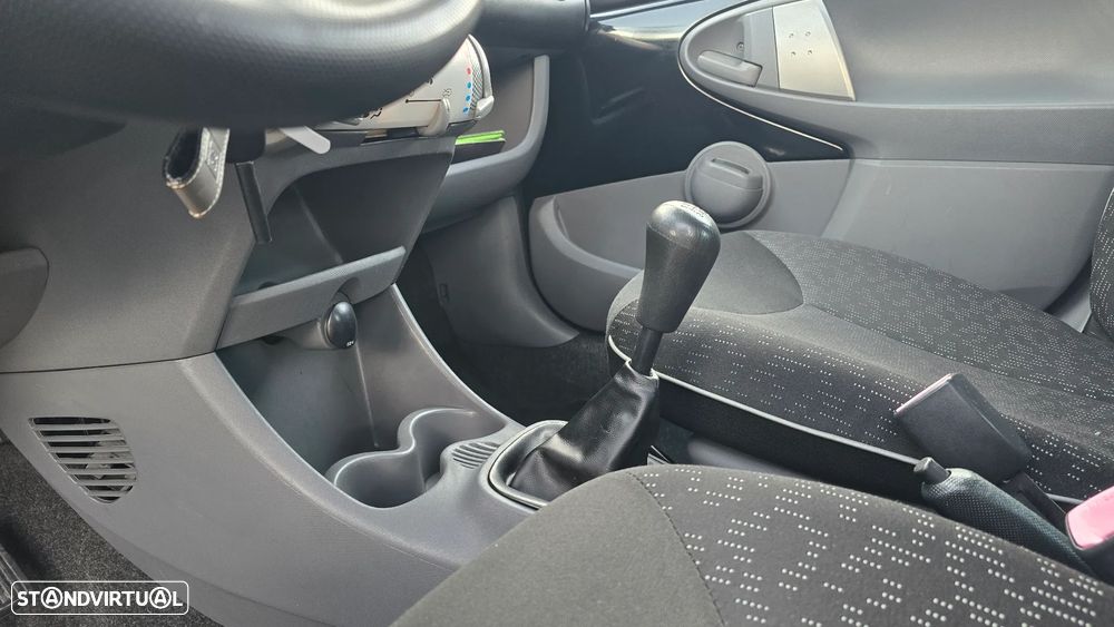 Peugeot 107 1.0 Urban - 30