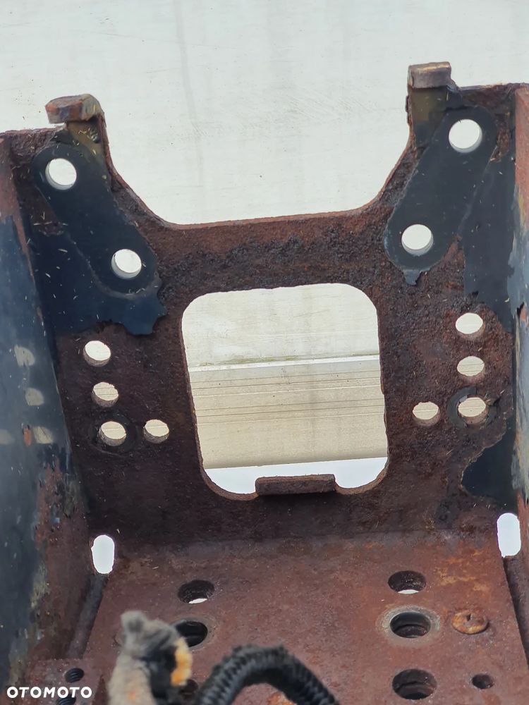 WINDA WIESZAK KOŁA ZAPASOWEGO STELAZ  IVECO EUROCARGO - 5