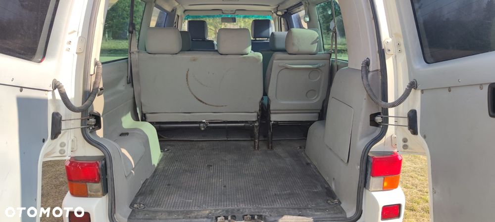 Volkswagen Caravelle - 8