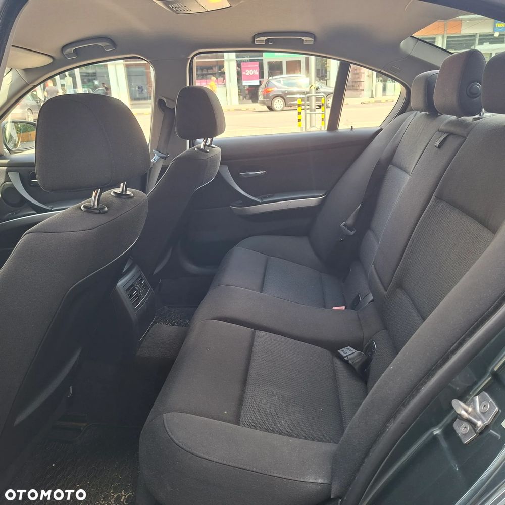 BMW Seria 3 320i - 23