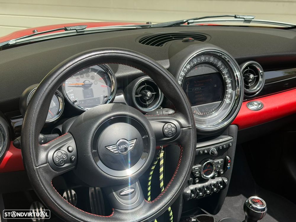 MINI Cabrio John Cooper Works - 8