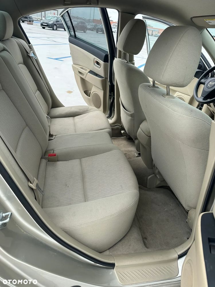Mazda 3 2.0 Exclusive + - 20