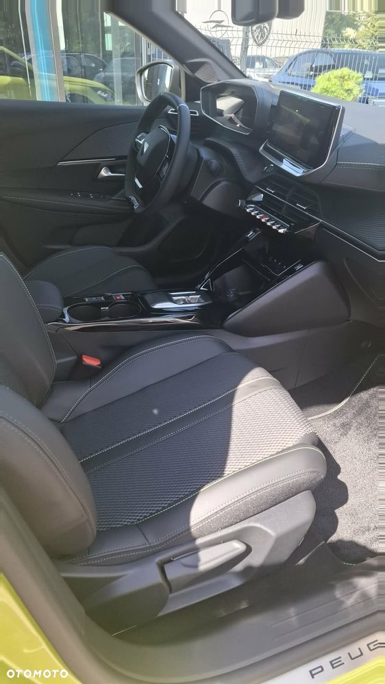 Peugeot 208 - 19