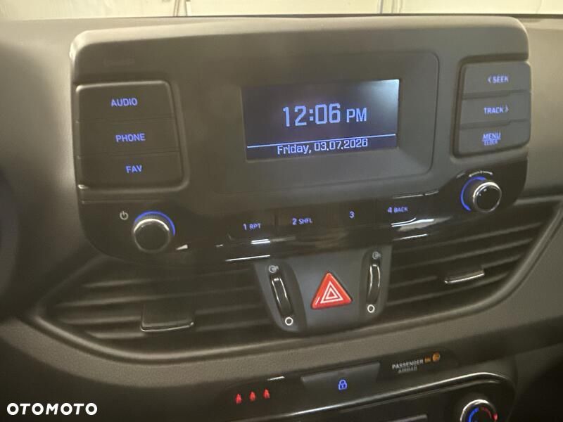 Hyundai i30 1.5 DPI Classic + - 16