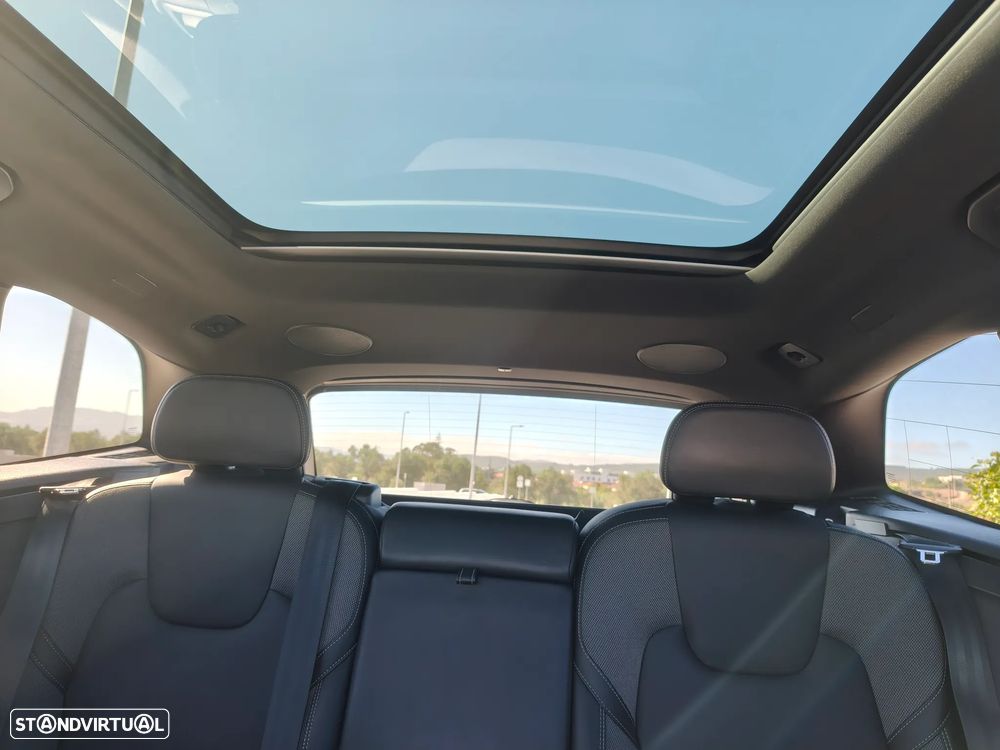 Volvo XC 60 2.0 T6 PHEV R-Design AWD - 7