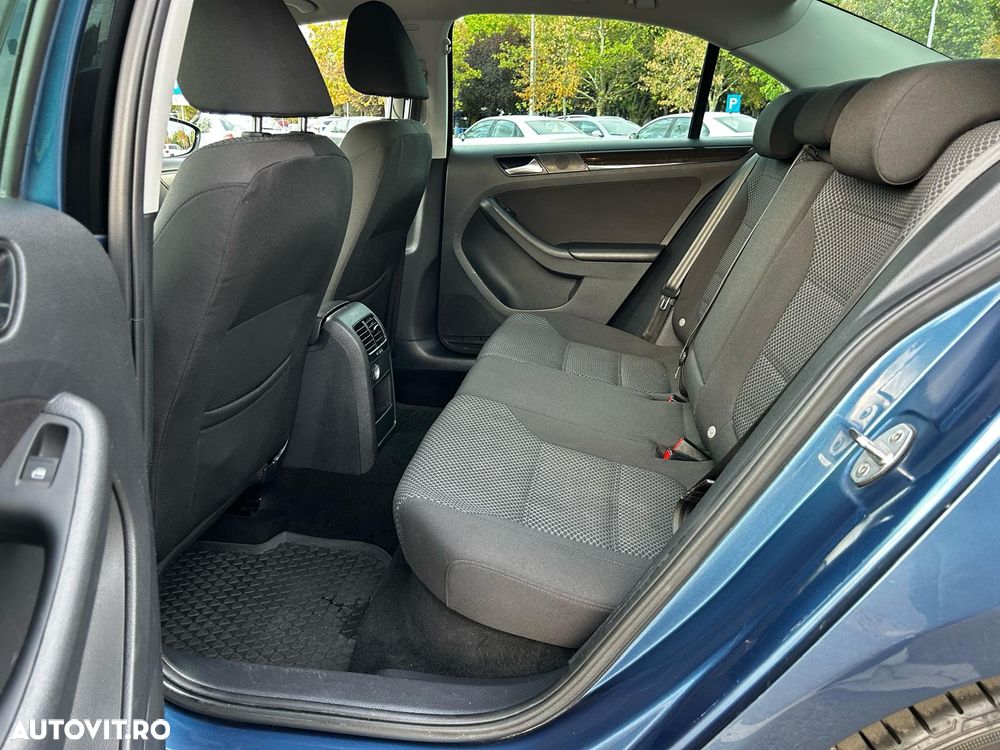 Volkswagen Jetta 2.0 TDI DSG Comfortline - 11