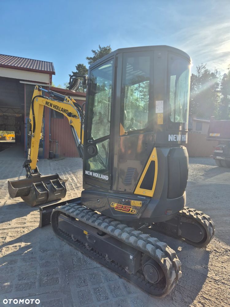 New Holland E25D - 3