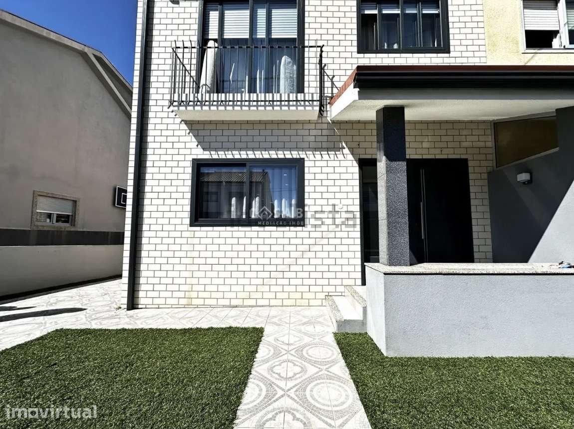 Moradia T3 - Maia T3 Geminada com terraço, garagem e ar condicionado - Grande imagem: 3/22