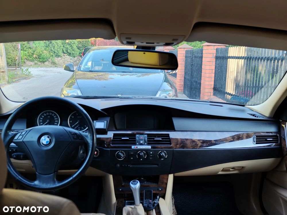 BMW Seria 5 523i - 14