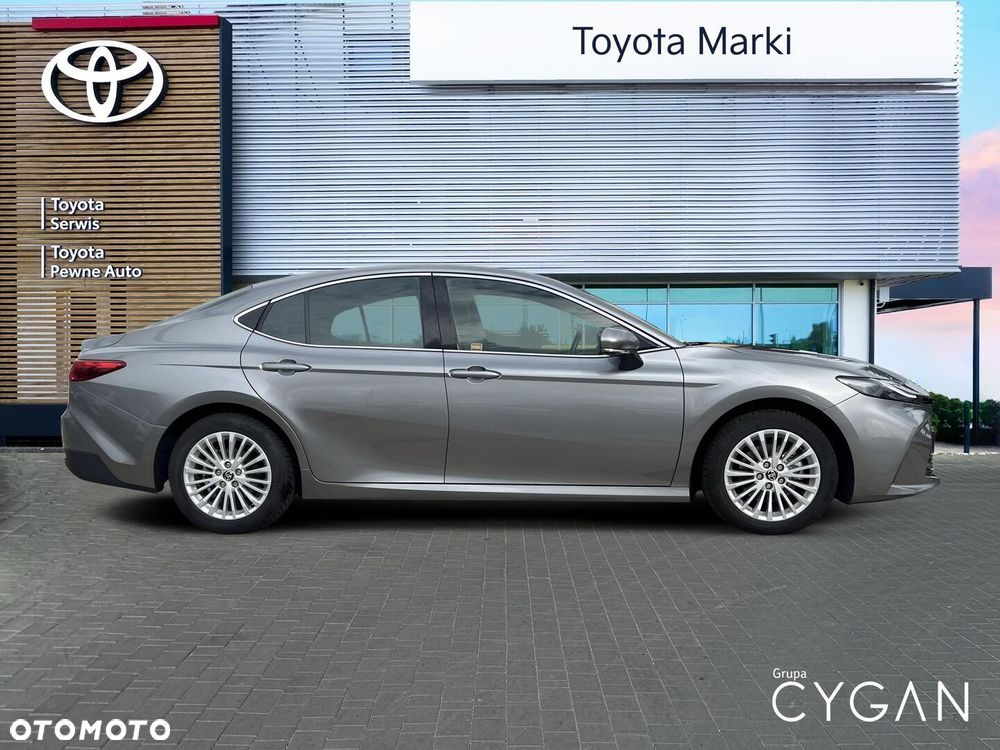 Toyota Camry - 6