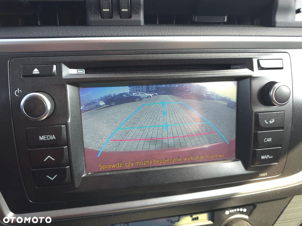 Toyota Auris 1.6 Premium + - 26