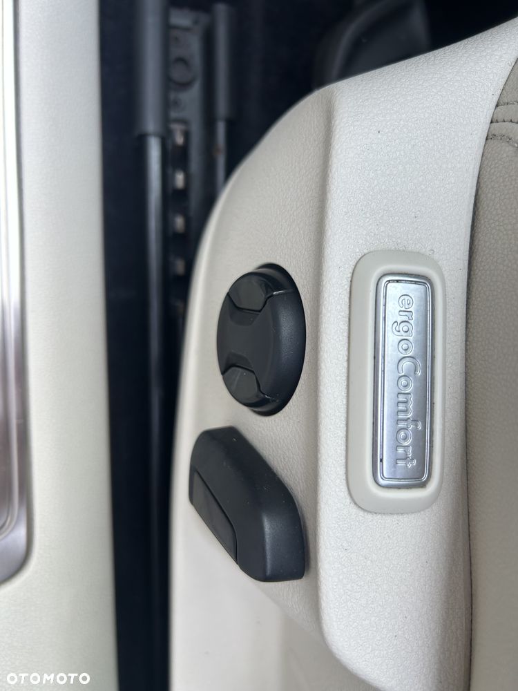 Volkswagen Passat - 21