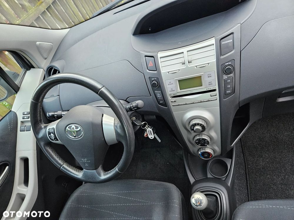 Toyota Yaris 1.3 VVT-i Cool - 6