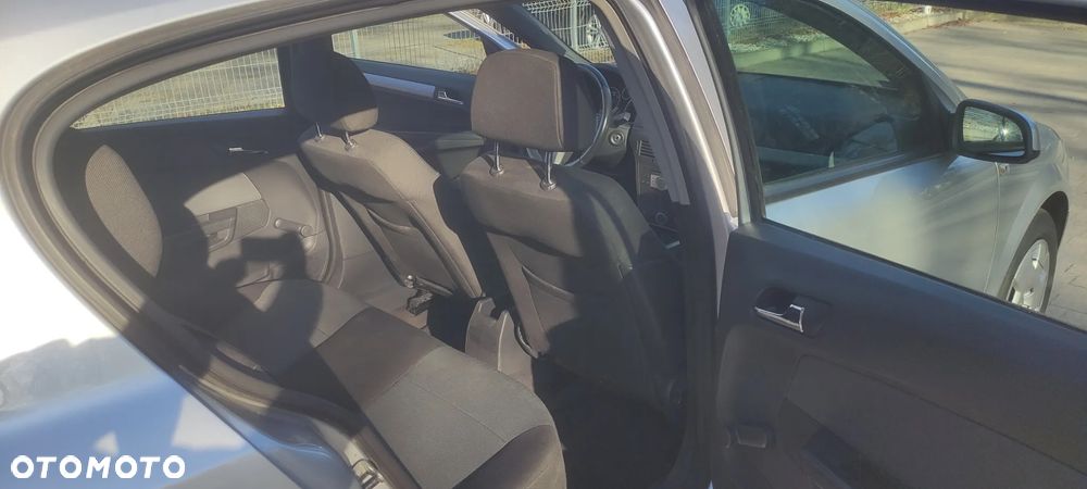 Opel Astra 1.6 Enjoy - 18