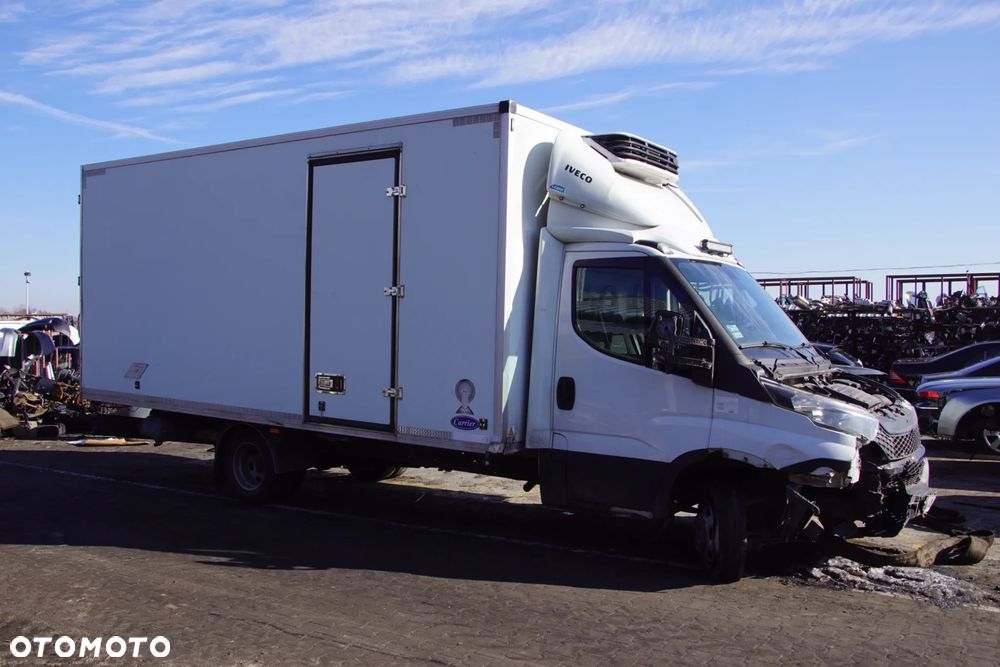 Auto na części - Iveco Daily IV 50C15 3.0 HPI 146 KM F1CFL411J 2840.6 2015R Silnik Skrzynia Drzwi Błotnik Lampa Lusterko Klamka Szyba Zabudowa Kontener Deska Kokpit Sterownik Moduł Czujnik Licznik Panel Kierownica - 2