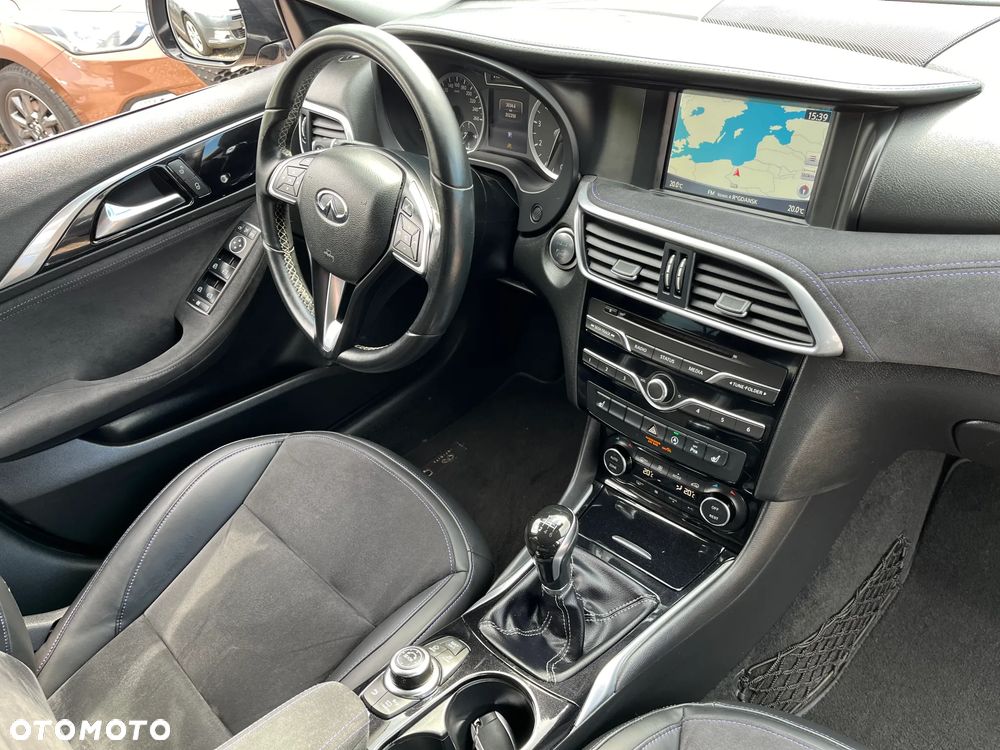 Infiniti Q30 - 39