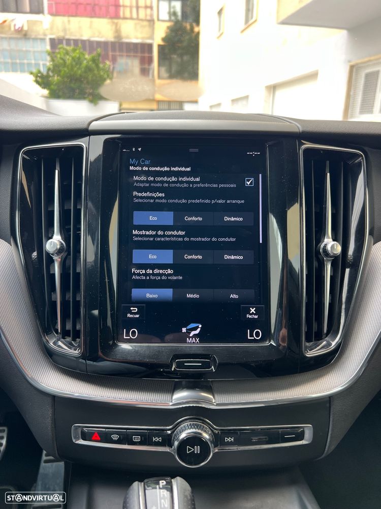 Volvo XC 60 2.0 D4 R-Design AWD Geartronic - 54