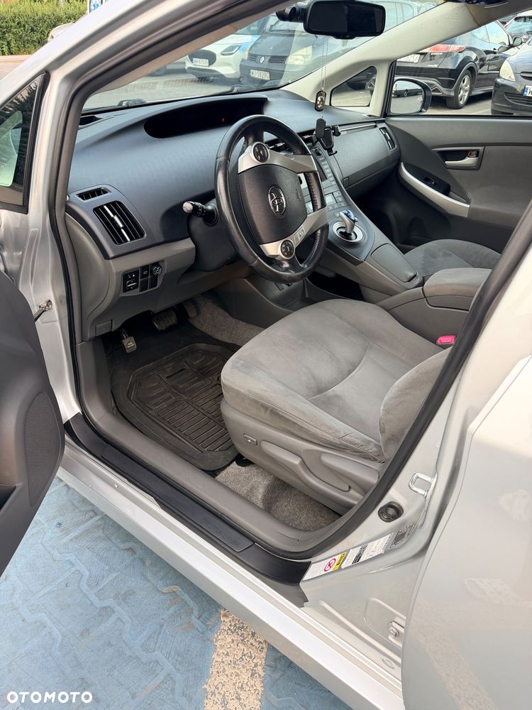 Toyota Prius 1.8 HSD Prestige - 10