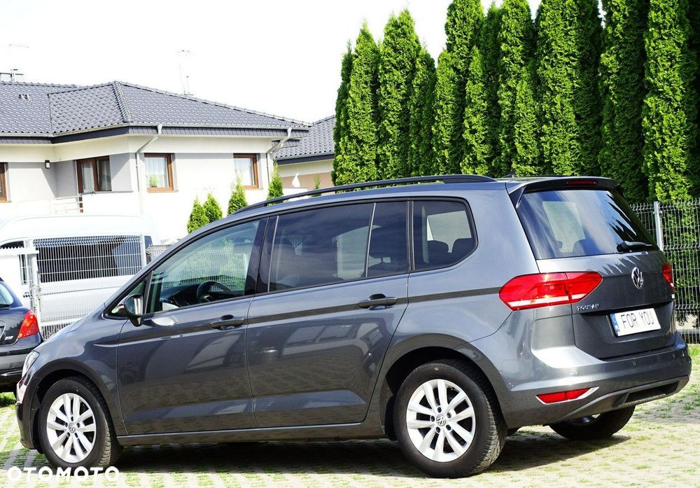 Volkswagen Touran - 12