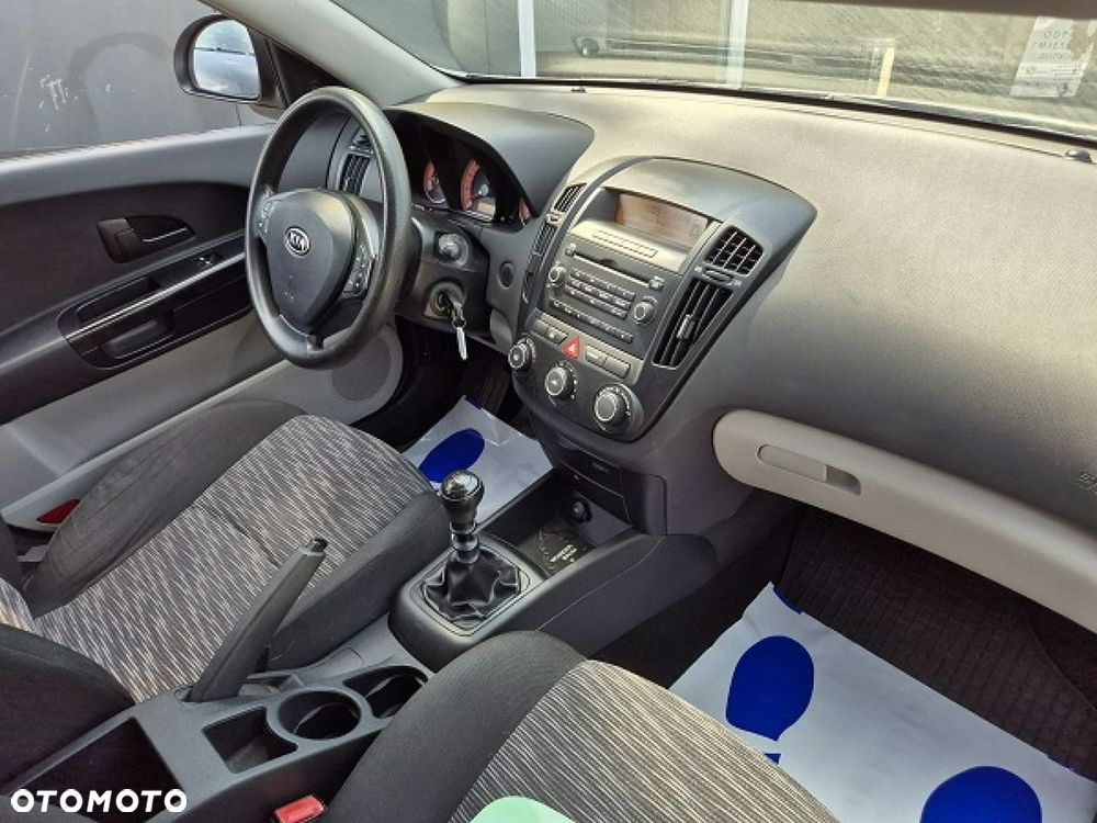 Kia Ceed - 10
