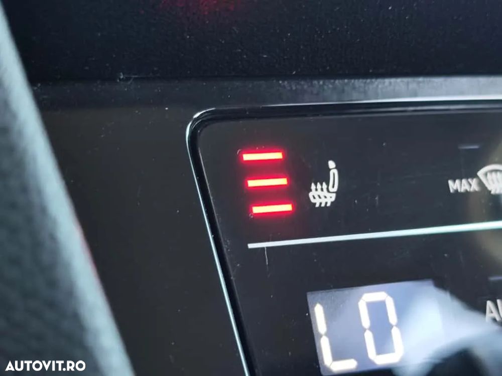 Volkswagen Passat 2.0 TDI DSG Comfortline - 24