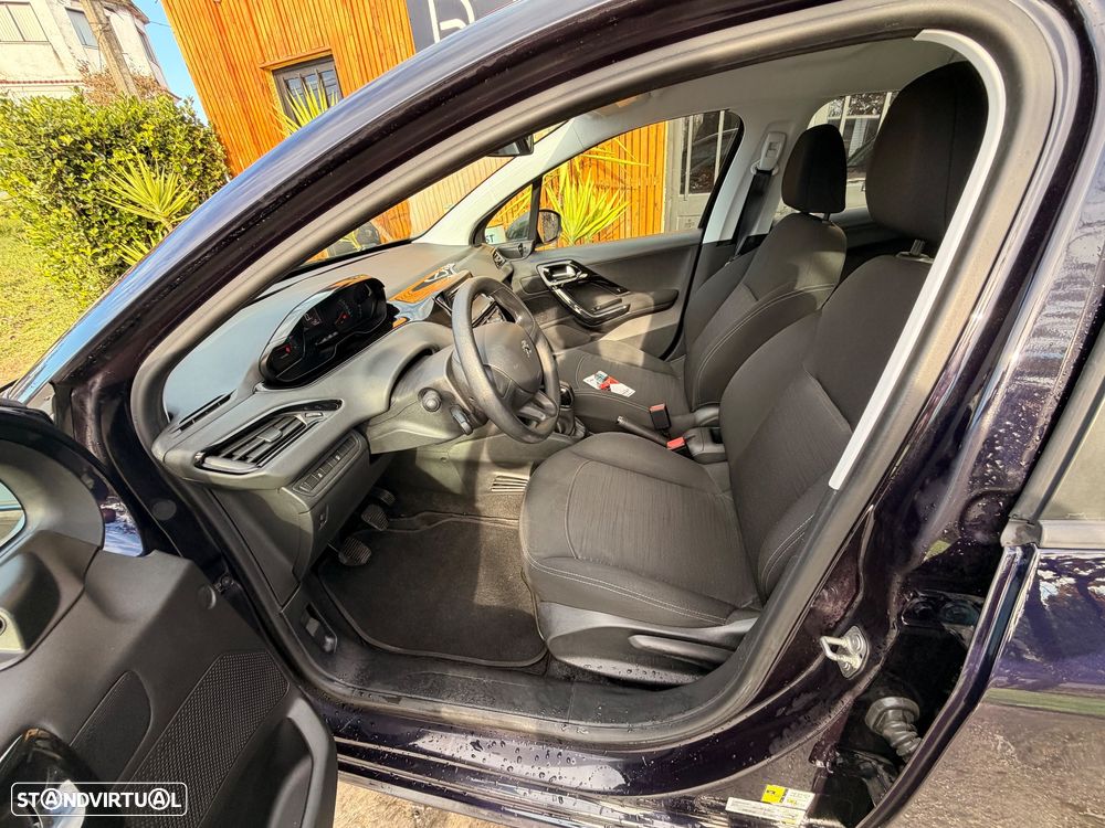 Peugeot 208 1.2 VTi SE Style - 23