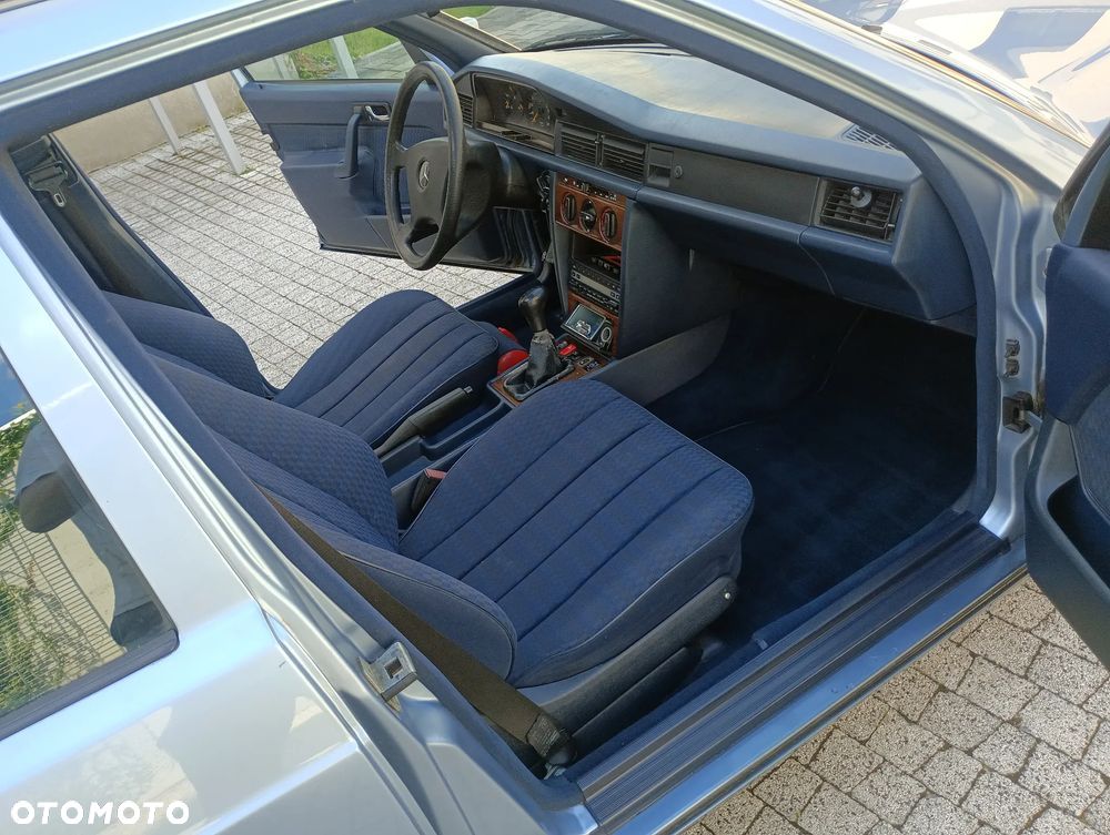 Mercedes-Benz W201 (190) - 28