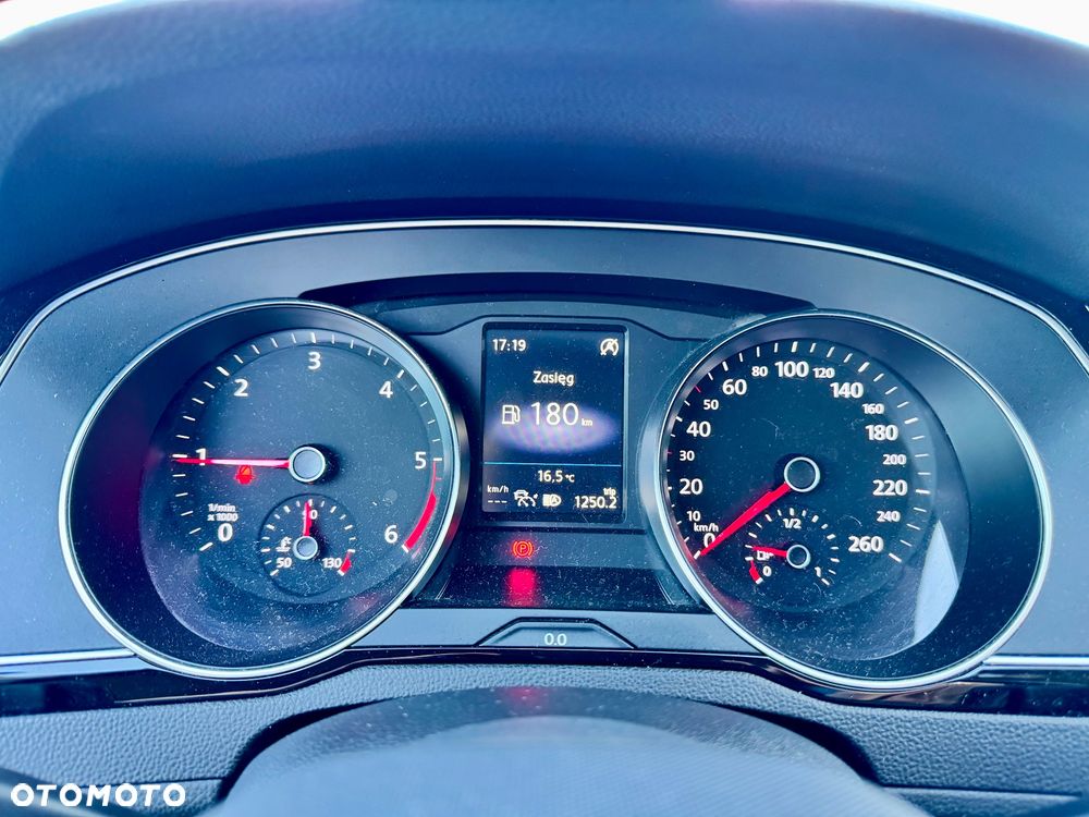 Volkswagen Passat 2.0 TDI EVO Elegance - 17