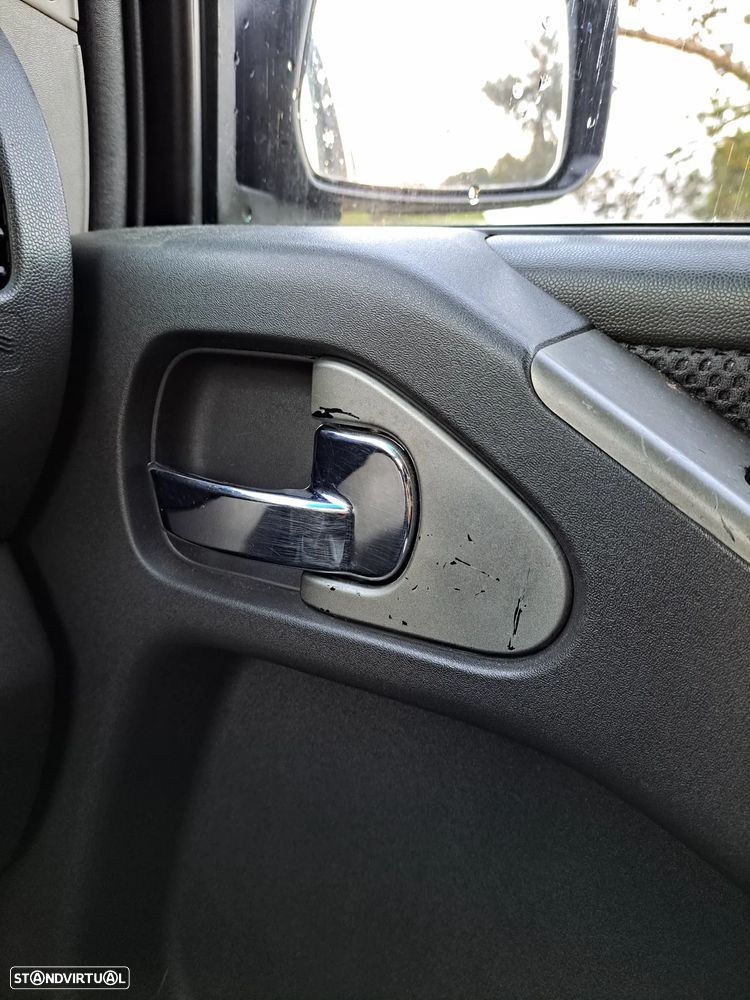 Nissan Navara 2.5 dCi CD XE - 21