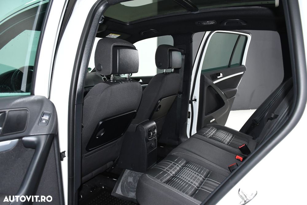 Volkswagen Tiguan 2.0 TDI DPF 4Motion BlueMotion Technology DSG Lounge Track & Style - 13