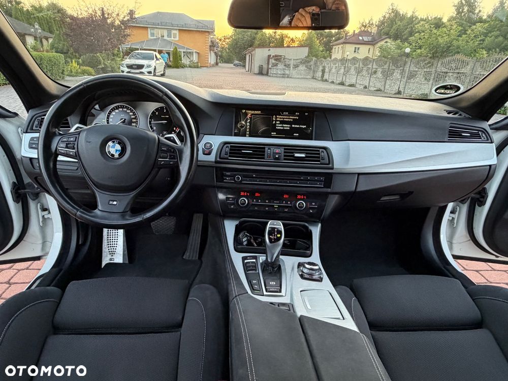 BMW Seria 5 525d xDrive - 29