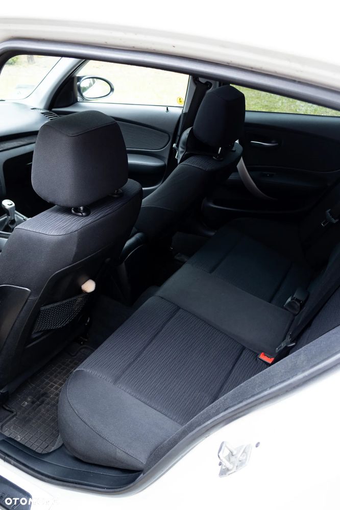 BMW Seria 1 116i - 11