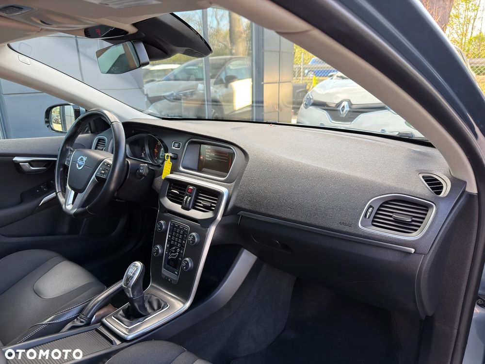 Volvo V40 D2 R-Design Momentum - 9