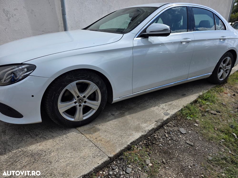 Mercedes-Benz E 220 d 4Matic T 9G-TRONIC AMG Line - 5