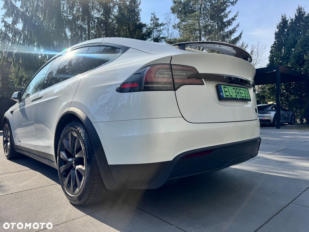 Tesla Model X - 4