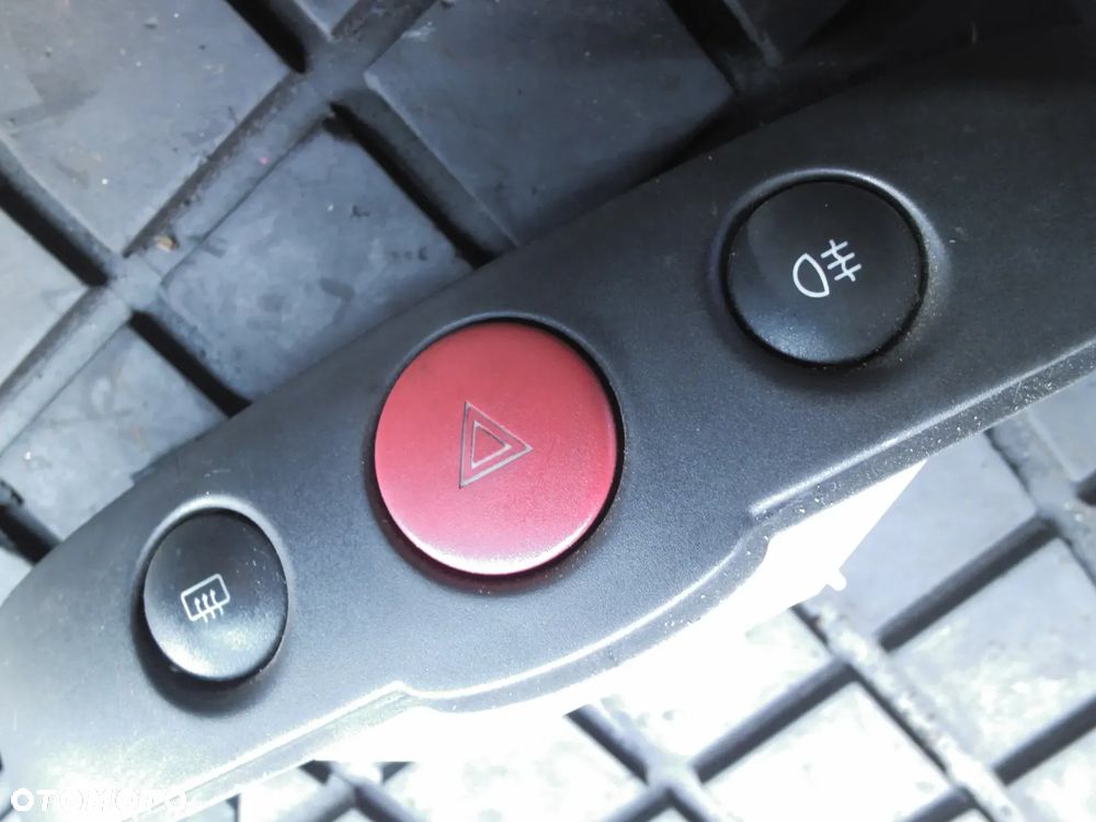 FIAT PUNTO II WŁĄCZNIK AWARYJNYCH POSIADAM 2 SZT - 2