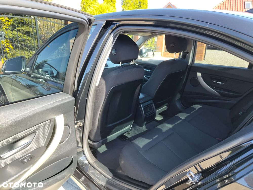 BMW Seria 3 318d Sport Line - 24